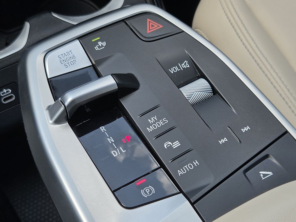 Used 2025 Mineral White Metallic BMW xDrive28i image 19