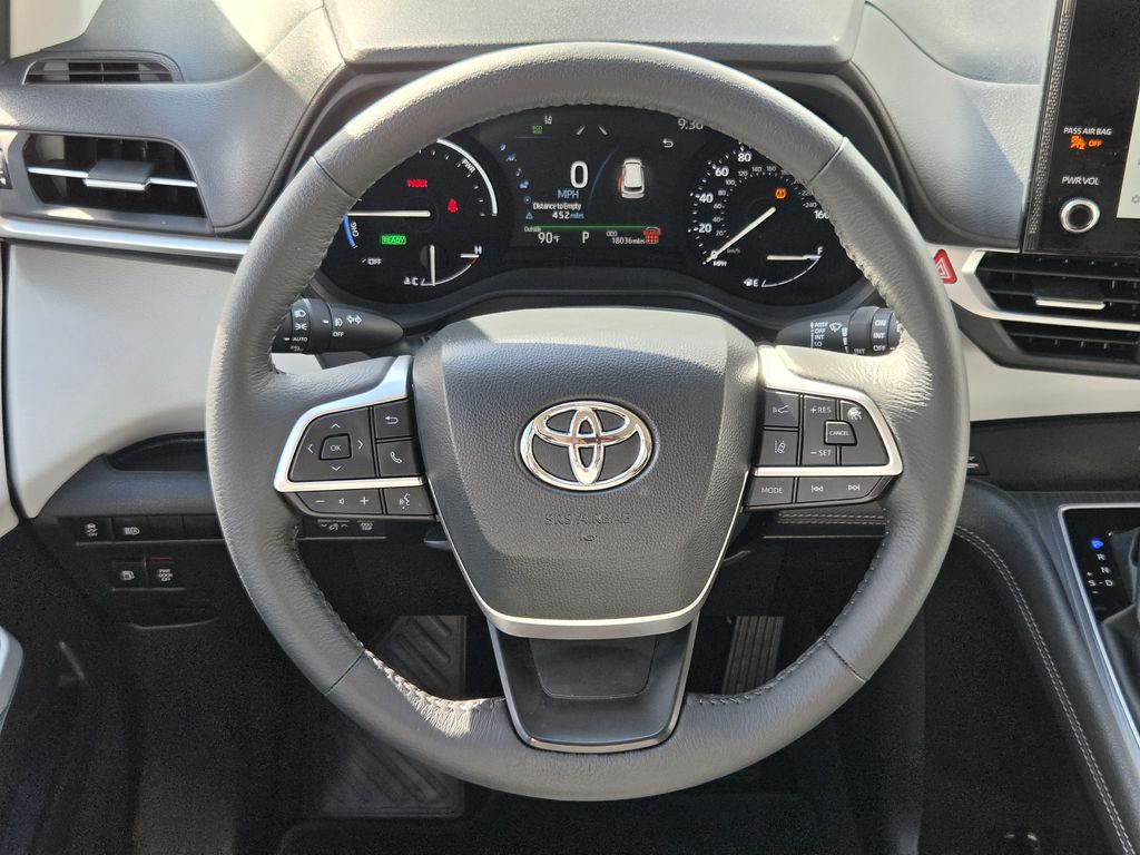 Used 2025 Pearl Toyota XLE image 15