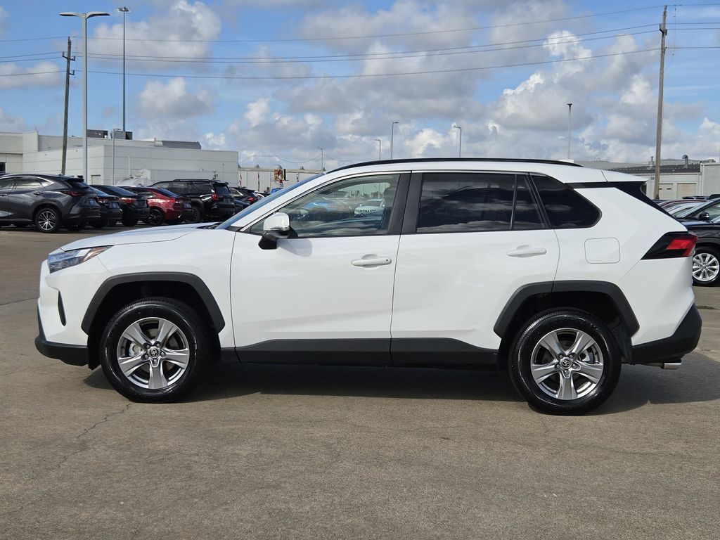 Used 2025 Ice Toyota XLE image 6