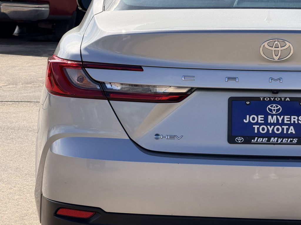 2025 Toyota Camry LE - Photo 10