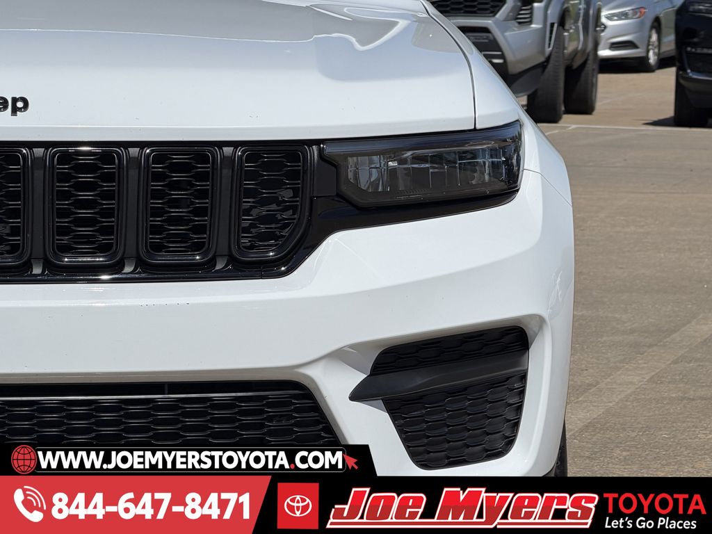 Used 2025 Bright White Clearcoat Jeep Altitude image 4