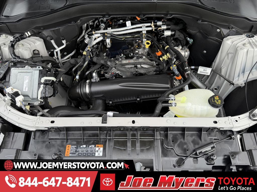 Used 2025 Vapor Blue Metallic Ford Active image 31