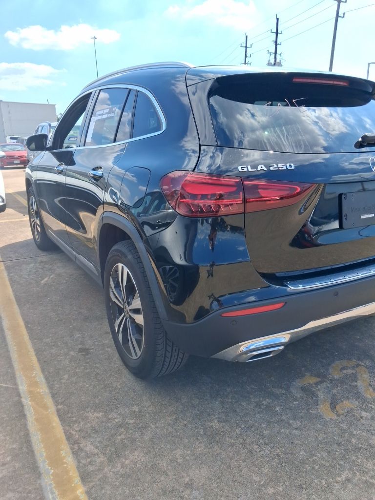Used 2025 Black Mercedes-Benz GLA 250 image 4