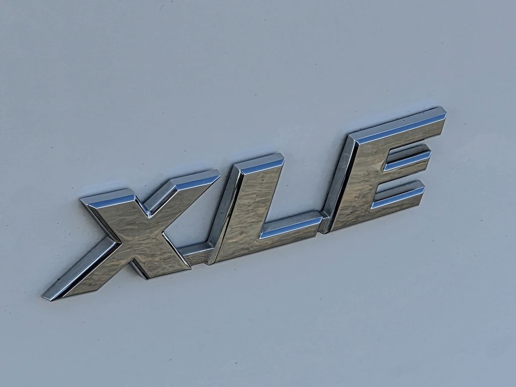 Used 2025 Ice Toyota XLE image 11