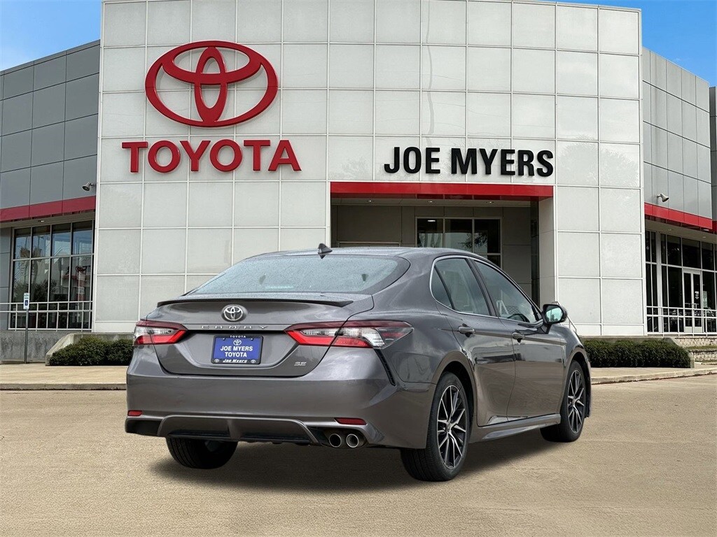2024 Toyota Camry SE photo 4