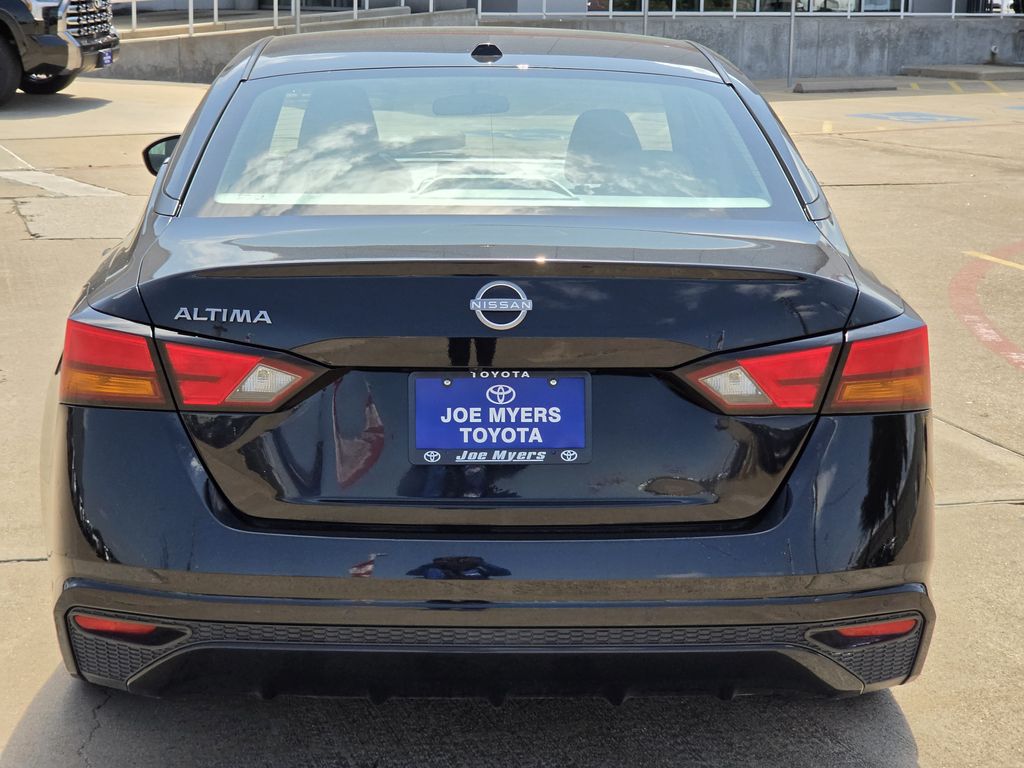 Used 2025 Super Black Clearcoat Nissan 2.5 SV image 8