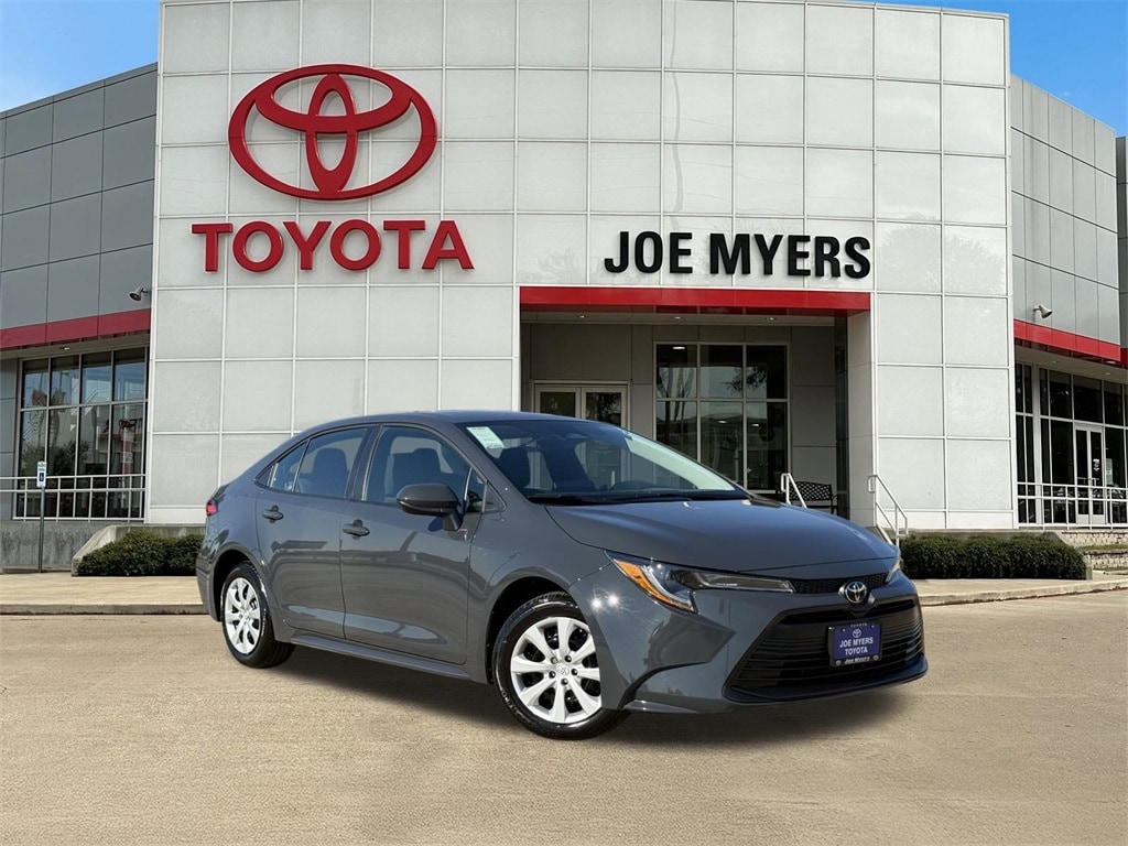 Used 2025 Toyota Corolla LE with VIN 5YFB4MDEXSP266323 for sale in Northfield, Minnesota