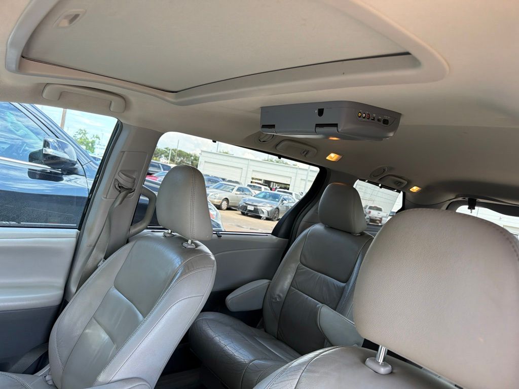 Used 2017 Midnight Black Metallic Toyota XLE image 4