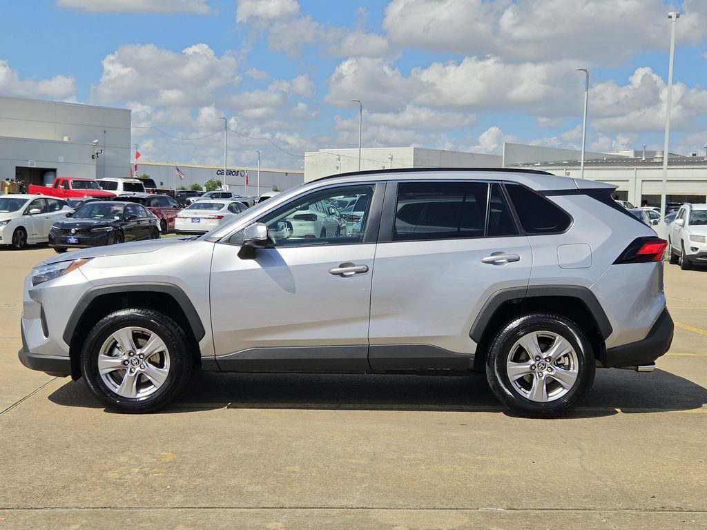 Used 2025 Silver Sky Metallic Toyota XLE image 6