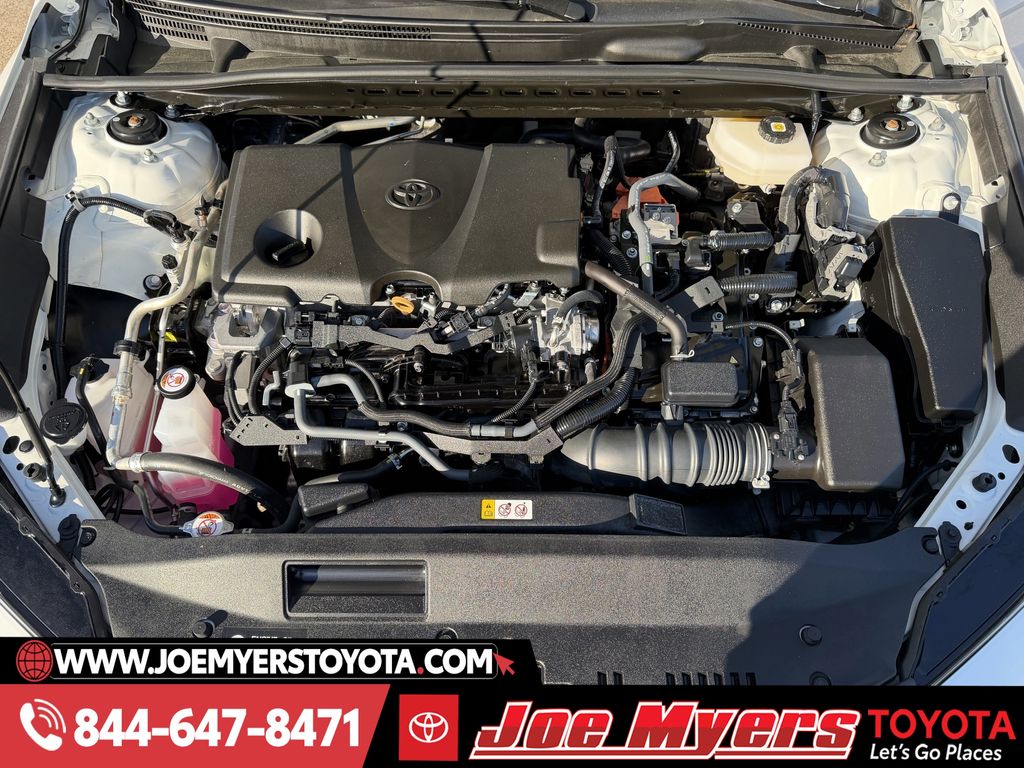 Used 2025 Ice Cap Toyota LE image 30