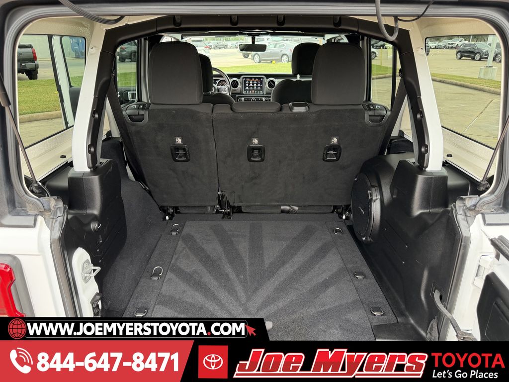 Used 2018 Bright White Clearcoat Jeep Unlimited Sahara image 28