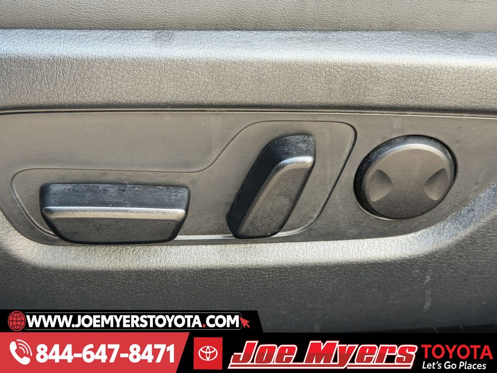 Used 2025 Snowflake White Pearl Mica Mazda 2.5 S Preferred Package image 29