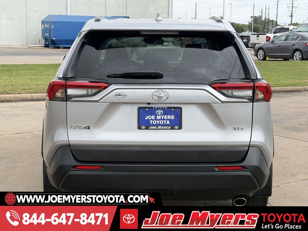 Used 2022 Silver Sky Metallic Toyota XLE Premium image 8