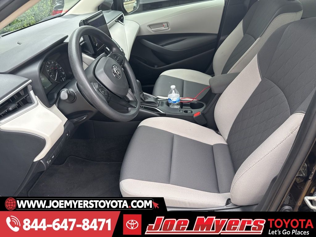 Used 2025 Midnight Black Metallic Toyota LE image 5