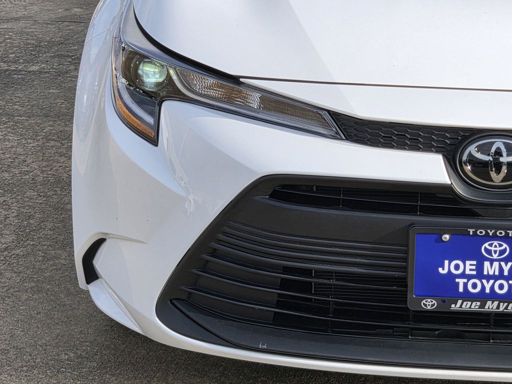 Used 2026 Ice Toyota LE image 5
