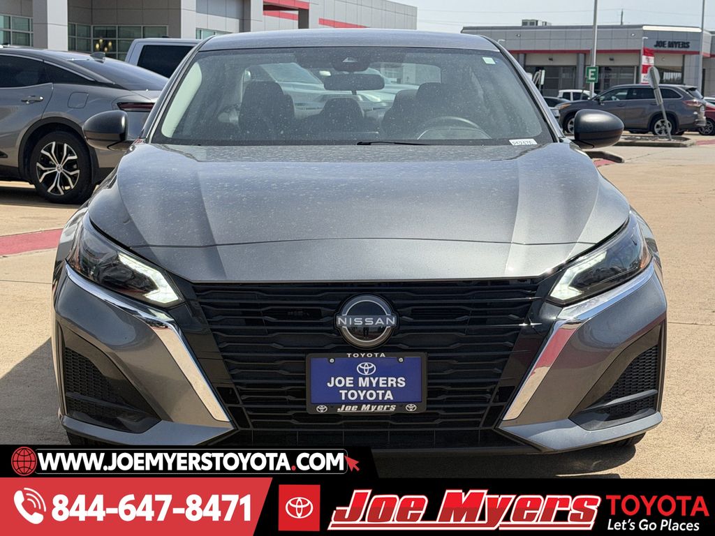 Used 2025 Gun Metallic Nissan 2.5 SV image 3
