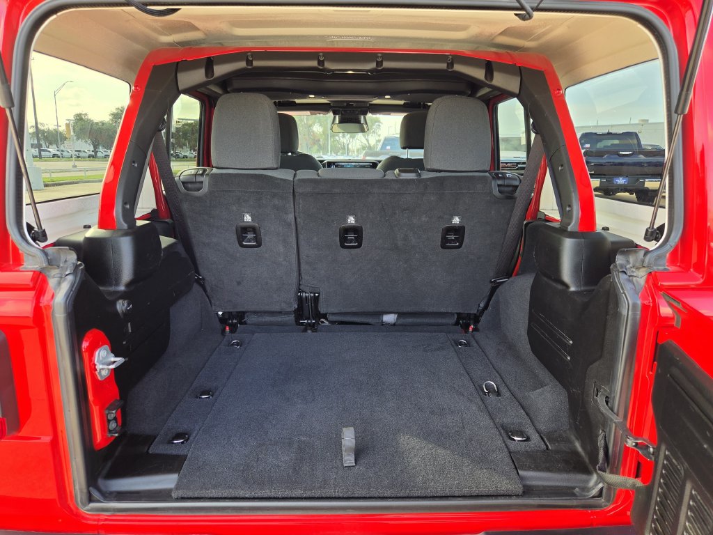 Used 2025 Firecracker Red Clearcoat Jeep Rubicon image 28