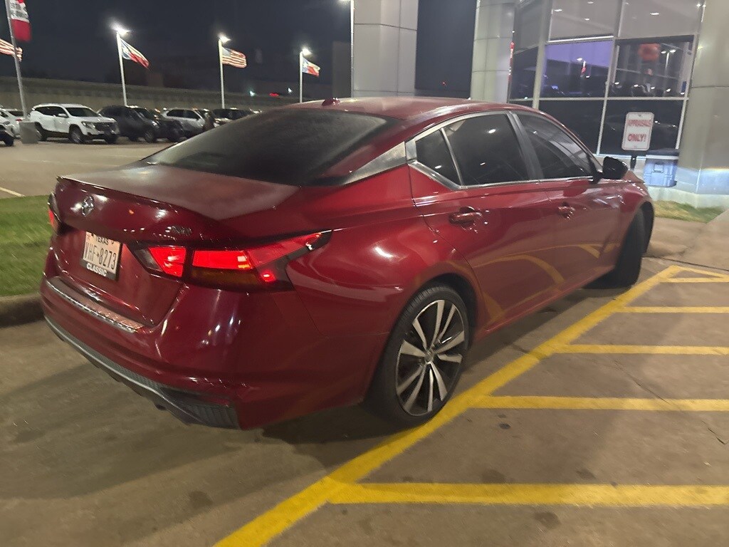 2020 Nissan Altima 2.5 SR photo 3