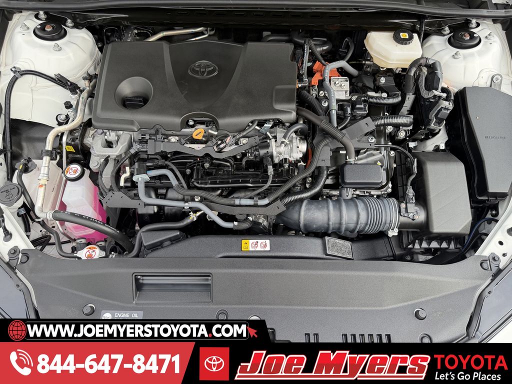 Used 2025 Ice Cap Toyota LE image 30