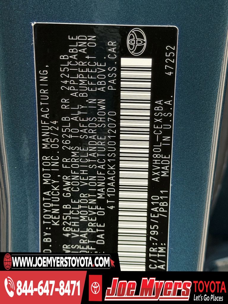 Used 2025 Ocean Gem Toyota SE image 32