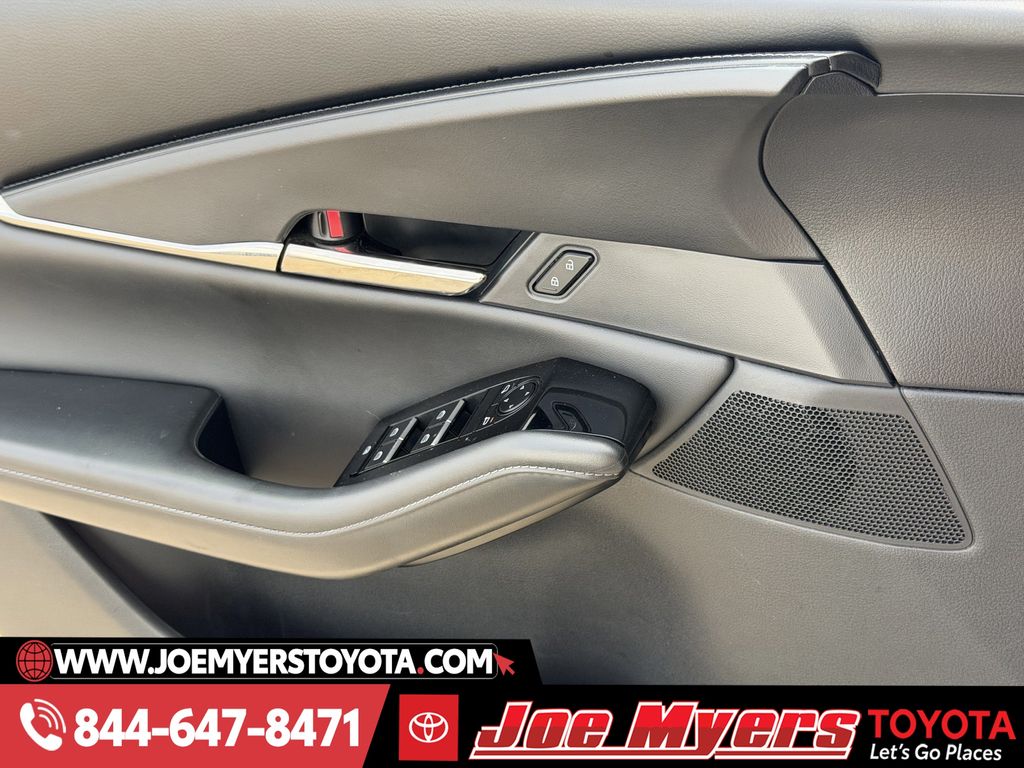 Used 2025 Snowflake White Pearl Mica Mazda 2.5 S Preferred Package image 27