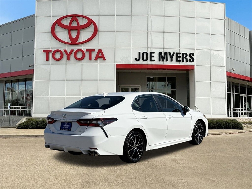 2024 Toyota Camry SE photo 4