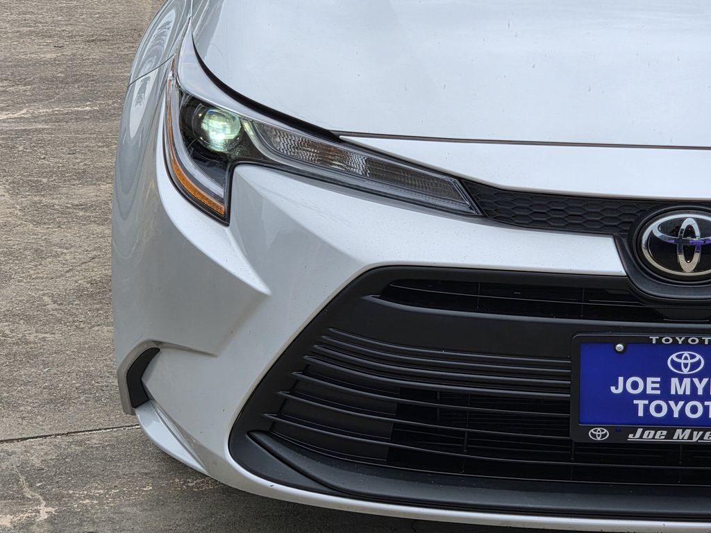 Used 2025 Classic Silver Metallic Toyota LE image 5
