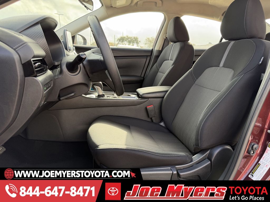 Used 2025 Rosewood Metallic Nissan SV image 27