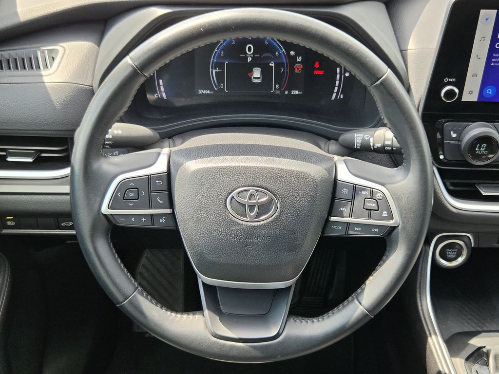 Used 2025 Cloud Toyota XLE image 15