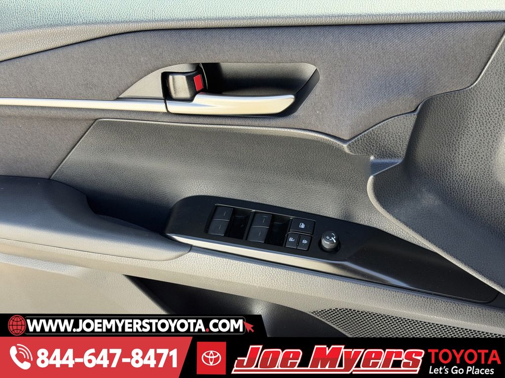 Used 2025 Ice Cap Toyota LE image 26