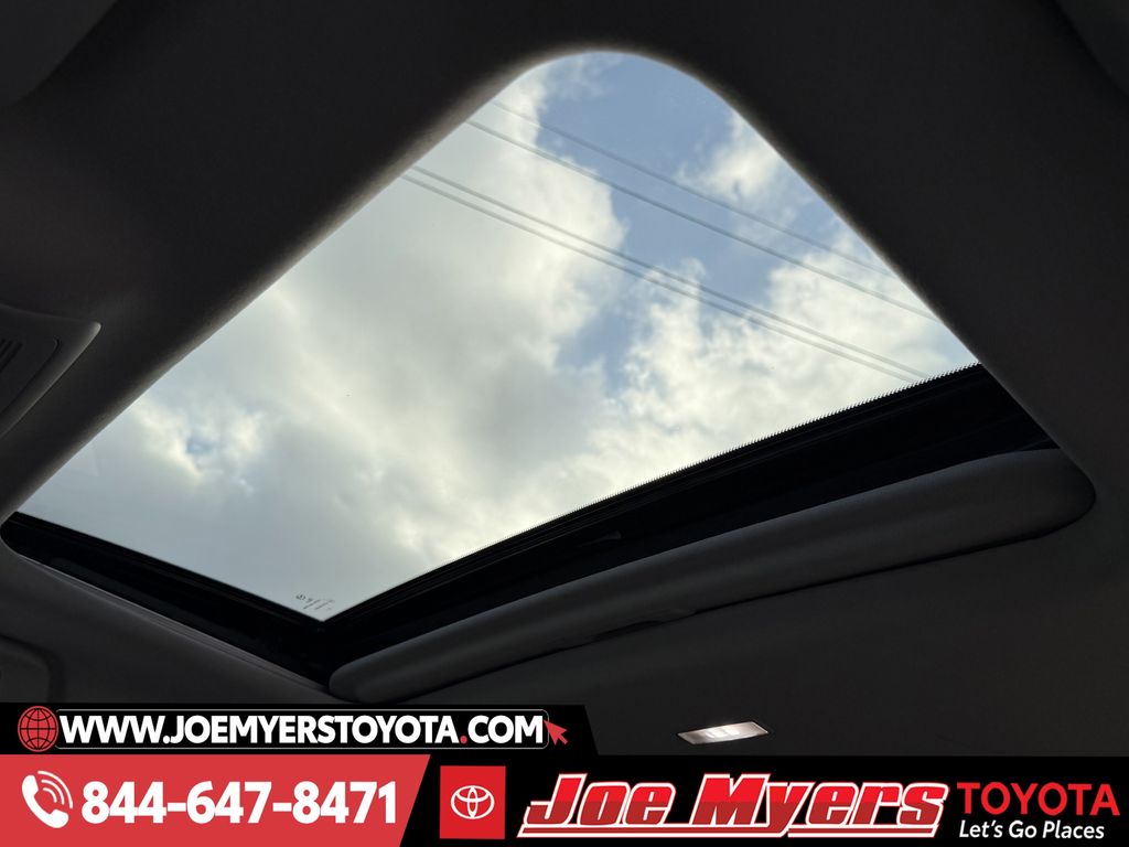 Used 2025 Snowflake White Pearl Mica Mazda 2.5 S Preferred Package image 30