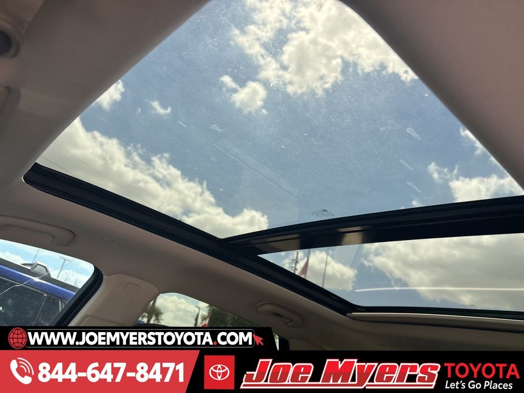 Used 2018 Stellar Black Metallic Cadillac Luxury image 3