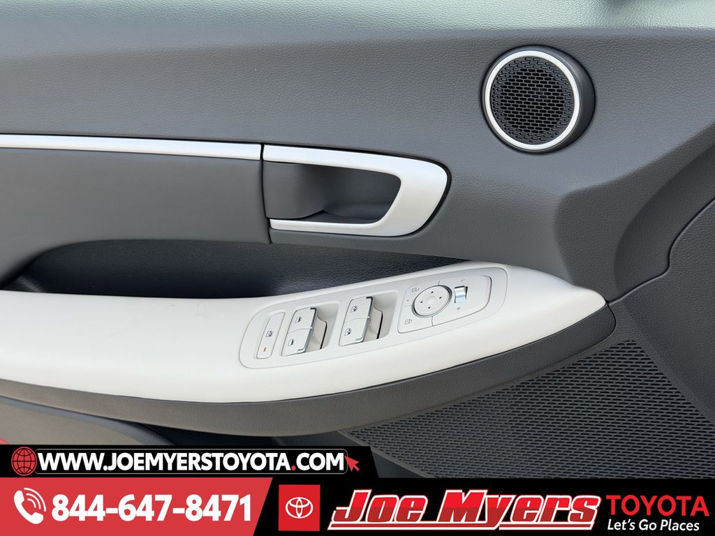 Used 2025 Aero Silver Hyundai SEL image 25