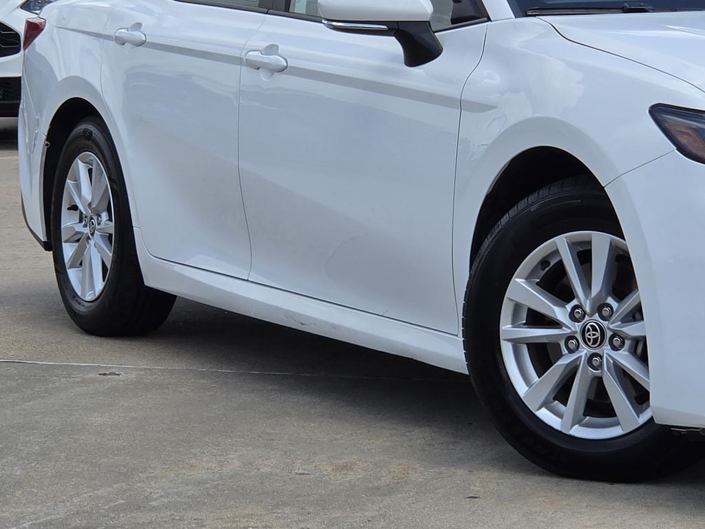 Used 2025 Ice Toyota LE image 12