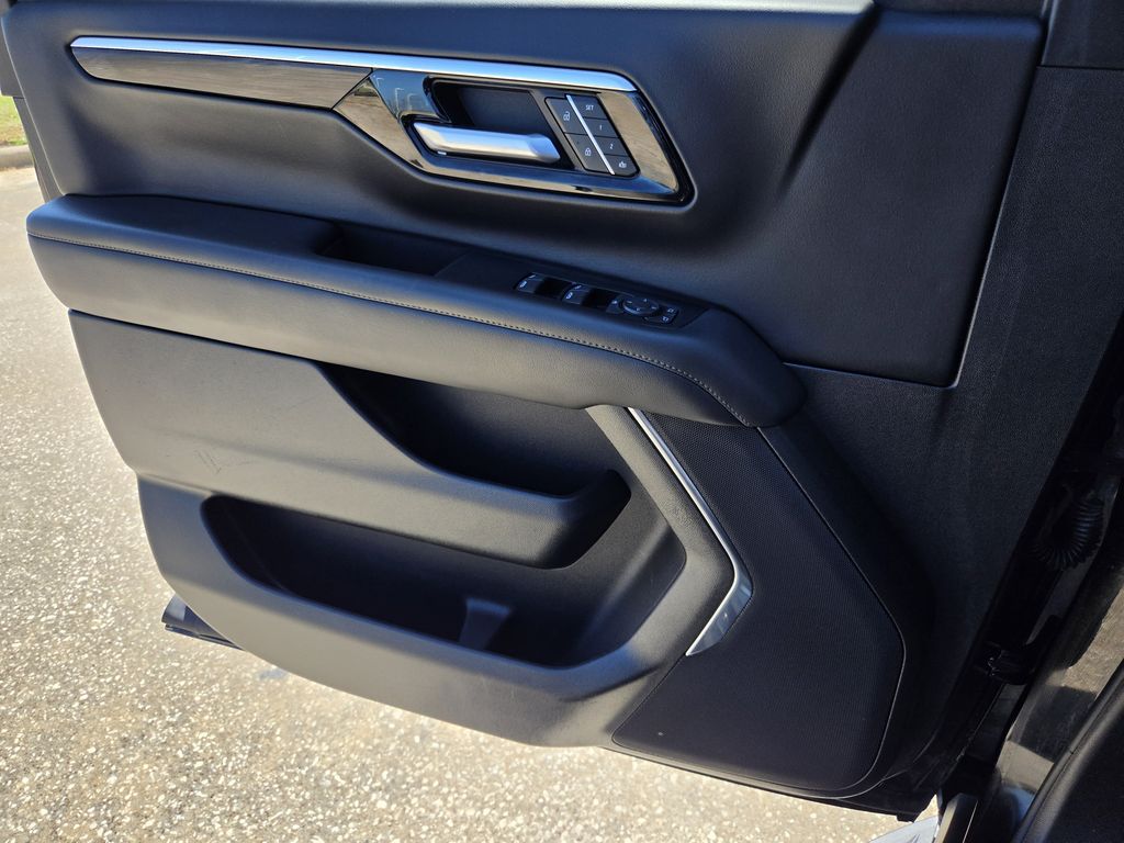 Used 2025 Black Chevrolet LT image 25
