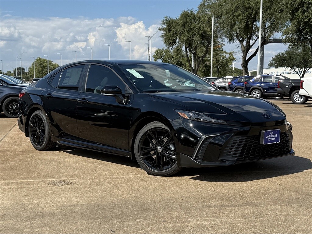 2026 Toyota Camry SE photo 2