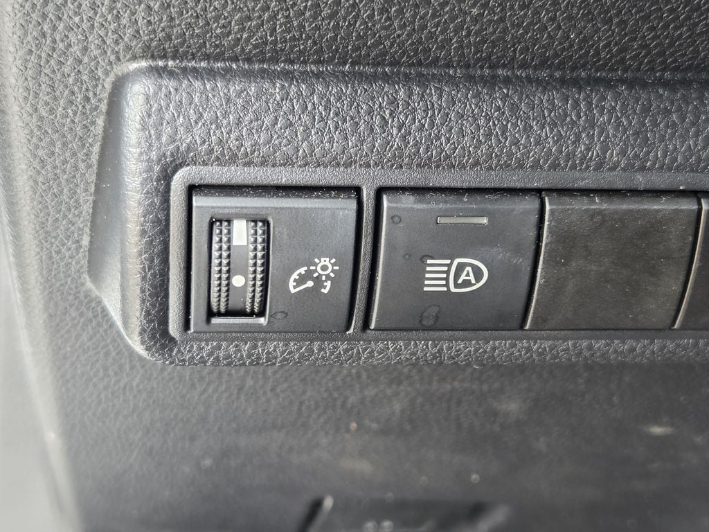 Used 2025 Ice Toyota LE image 23