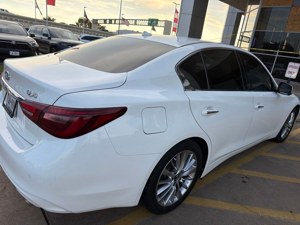 Used 2021 Pure White INFINITI 3.0t Luxe image 4