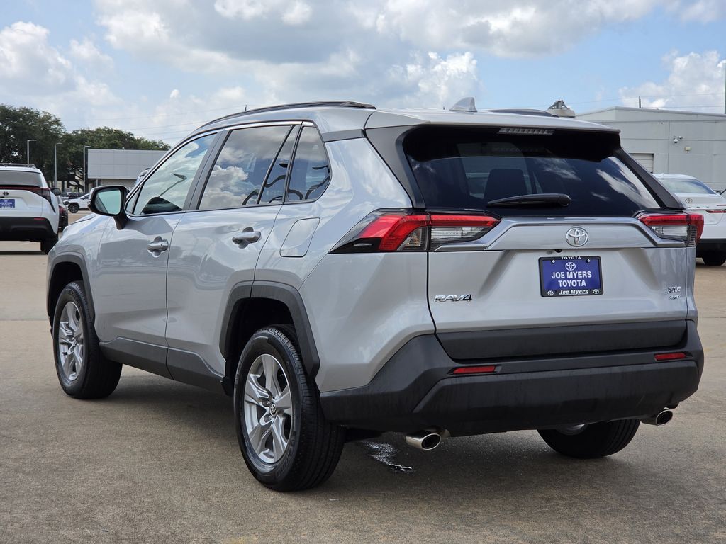 Used 2025 Silver Sky Metallic Toyota XLE image 7