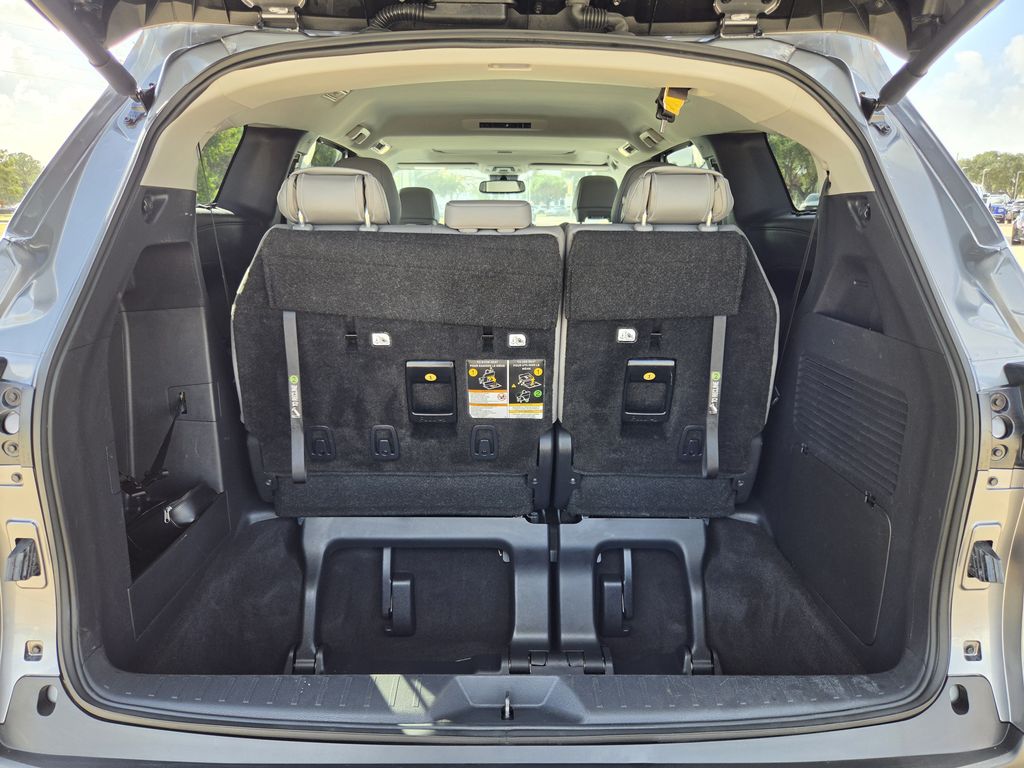 Used 2026 Heavy Metal Toyota XLE image 31