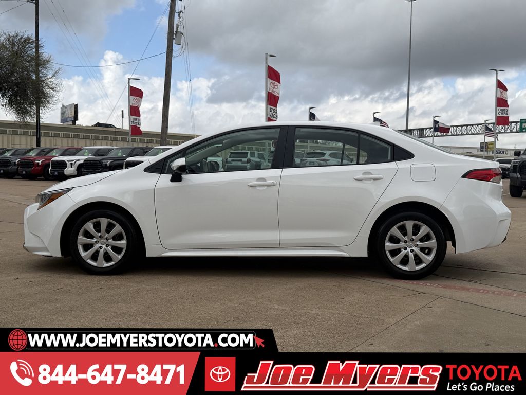 Used 2025 Ice Cap Toyota LE image 6