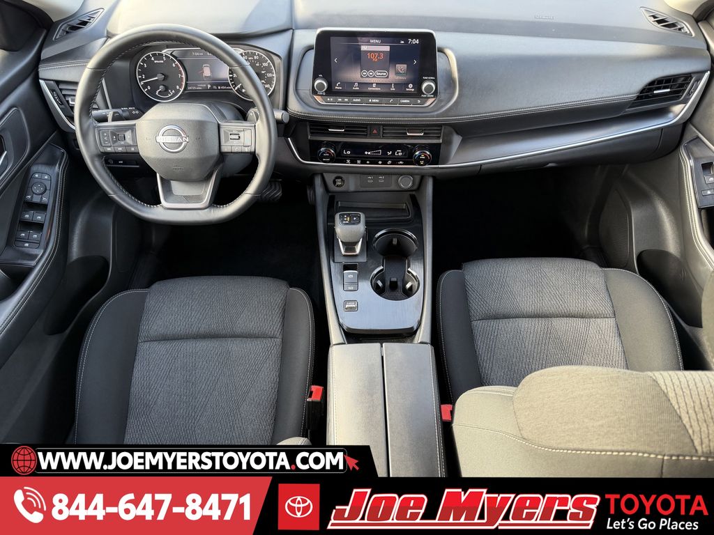 Used 2025 Super Black Nissan SV image 12