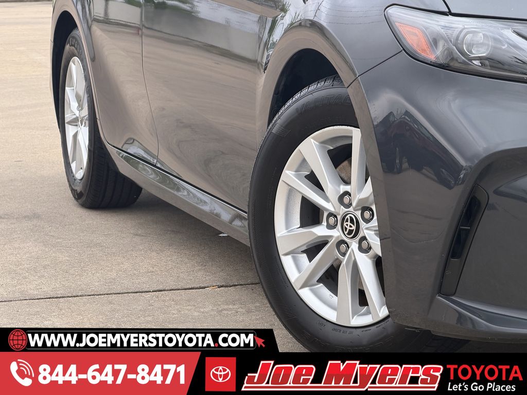 Used 2025 Underground Toyota LE image 12