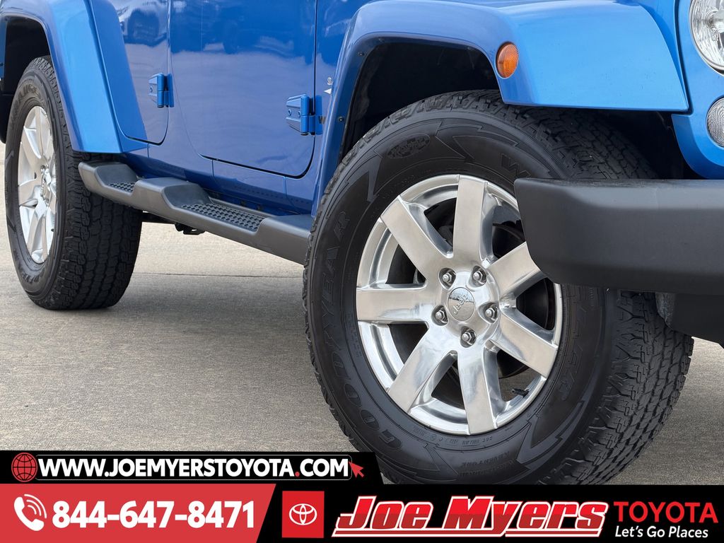 Used 2016 Hydro Blue Pearl Coat Jeep Unlimited Sahara image 11