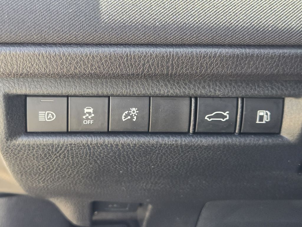 Used 2025 Ice Toyota LE image 25