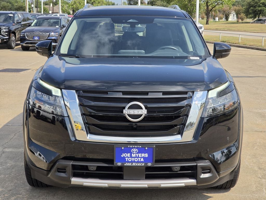 Used 2025 Super Black Nissan SL image 3