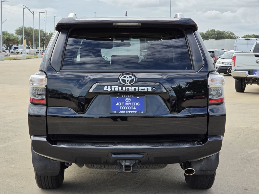 Used 2016 Midnight Black Metallic Toyota SR5 Premium image 8