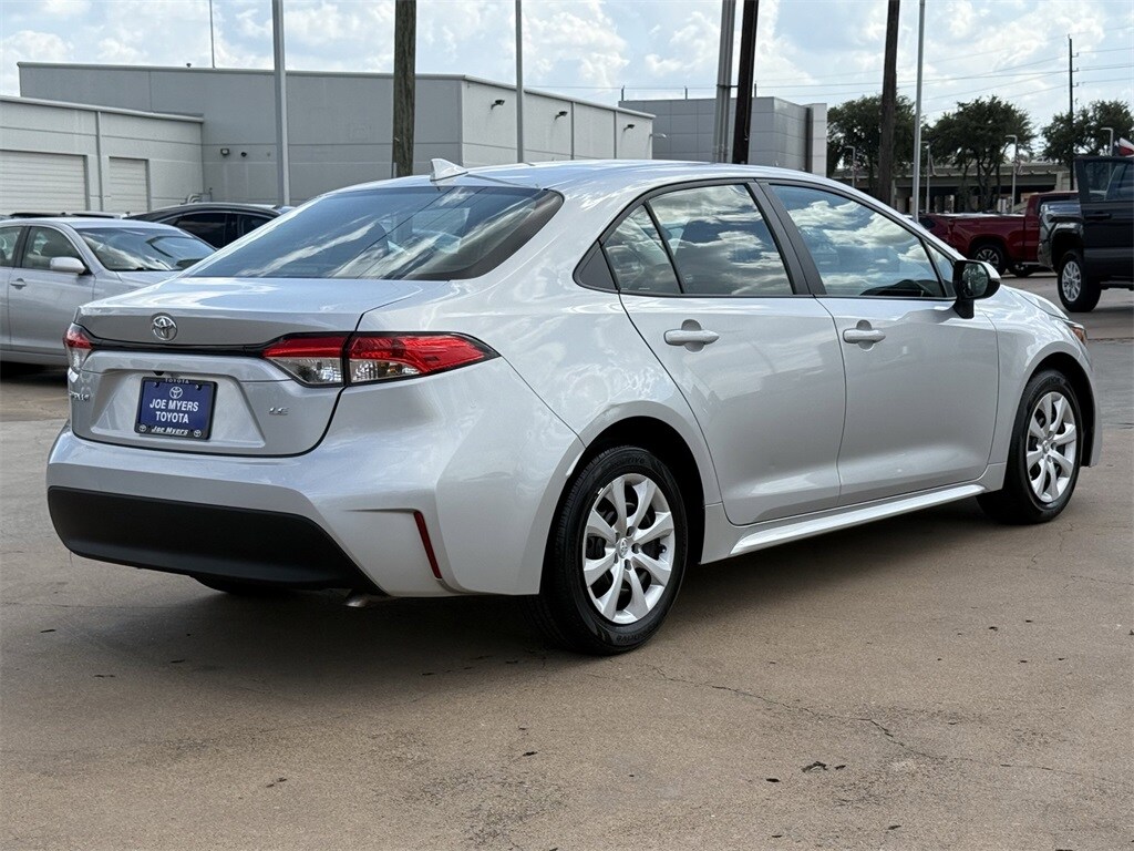 2024 Toyota Corolla LE photo 4