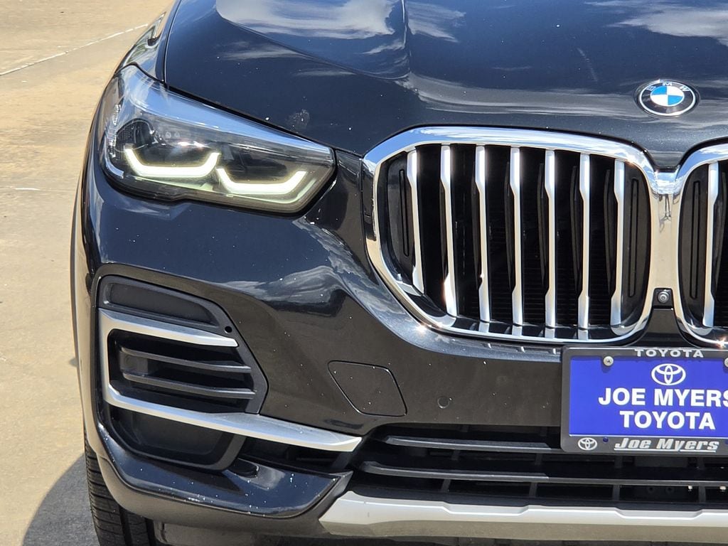 Used 2023 Black Sapphire Metallic BMW sDrive40i image 5