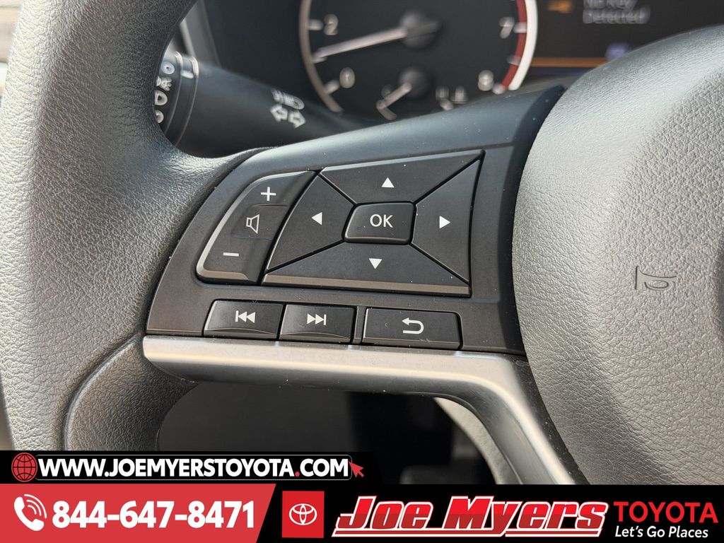 Used 2025 Glacier White Nissan 2.5 SV image 23